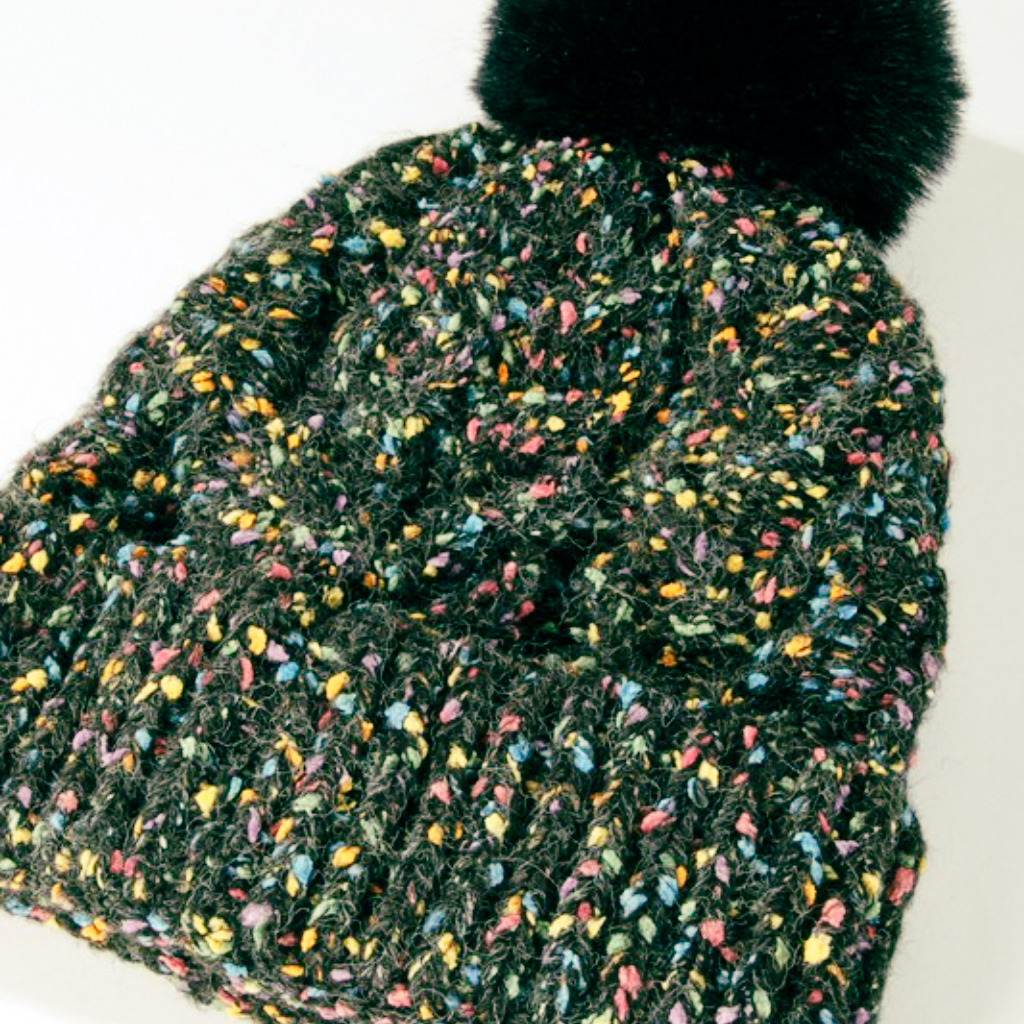 the carlie speckled beanie in black